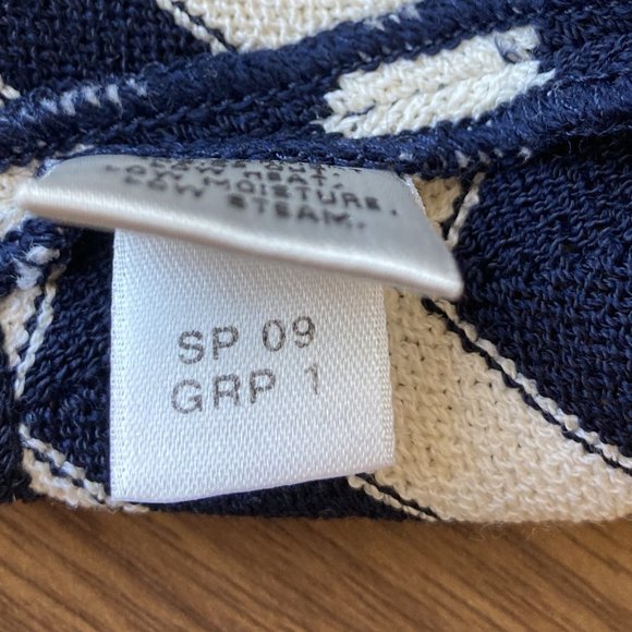 St. John Knits Santana Chevron Blazer, Size 2 - Picture 3 of 4